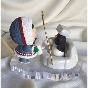 VTG 2002 Hallmark Frosty Friends #23 Igloo Artic Winter Scene Collectible Decor